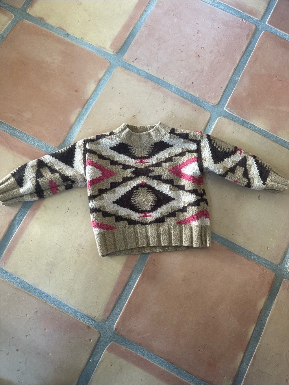 Chunky Geometric Crewneck Sweater in Beige and Red
